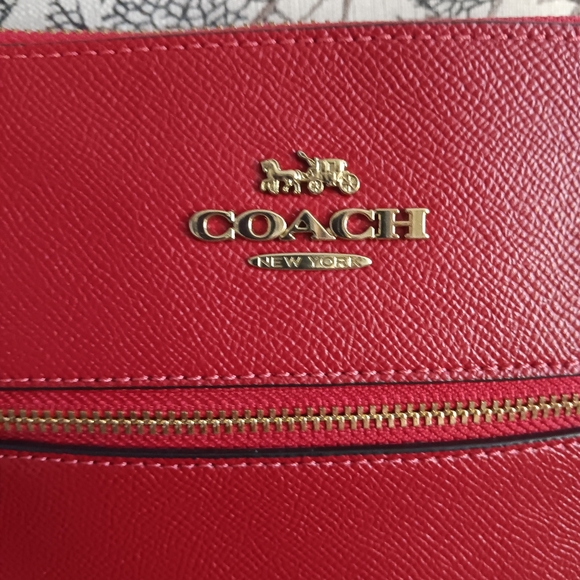 Coach Horse & Carriage Pebble Leather Crossbody NWOT - Picture 7 of 13